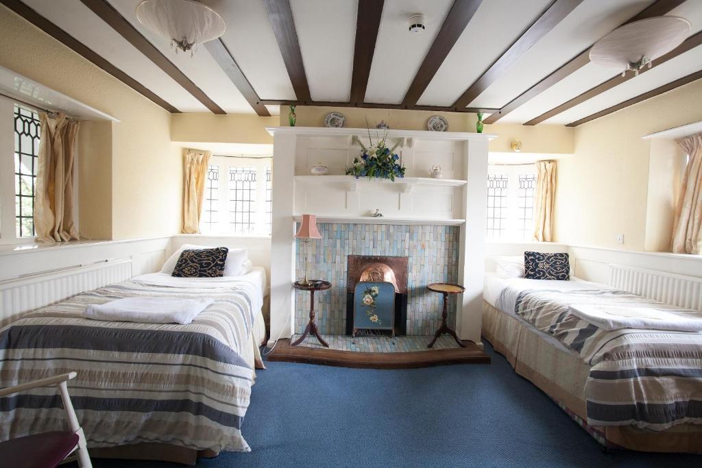 Barons Court Hotel Wolverhampton Room photo
